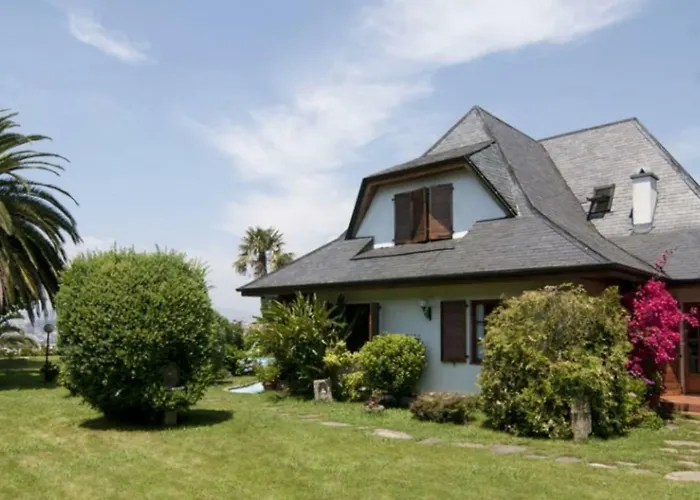 Chalet con piscina y 2000 m de jardín